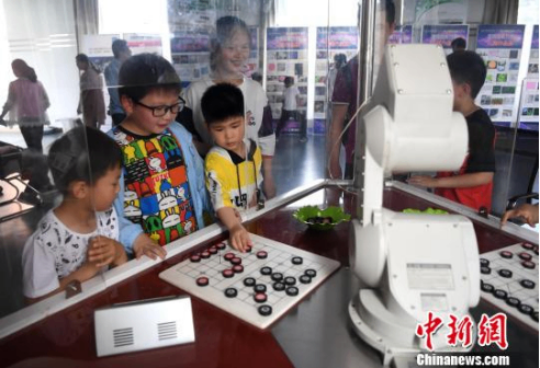 中国科大科技周：机器人&ldquo;能文能舞&rdquo;